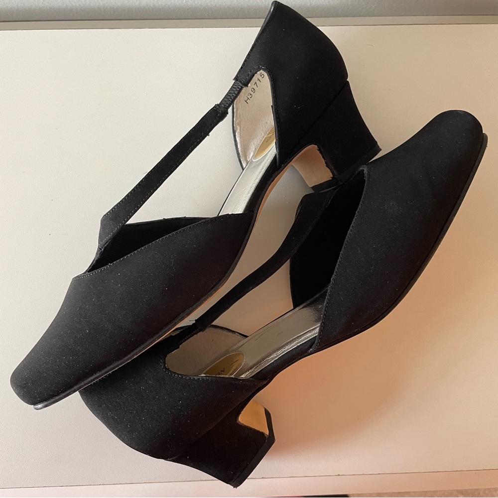 Ros Hommerson “Poppy” black fabric dress shoes 7.5WW EUC